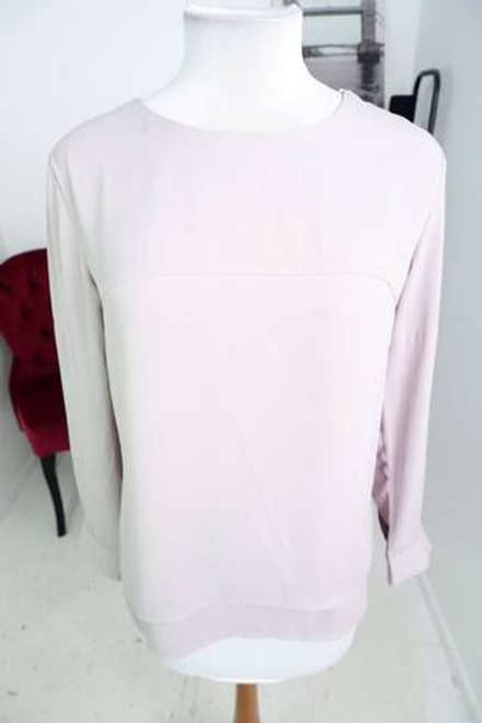 Блузка Monoroom приятная к телу, визуально на 46 размер