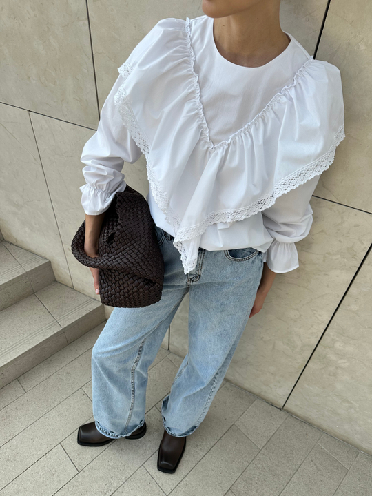 Блуза с воротником с шитьем