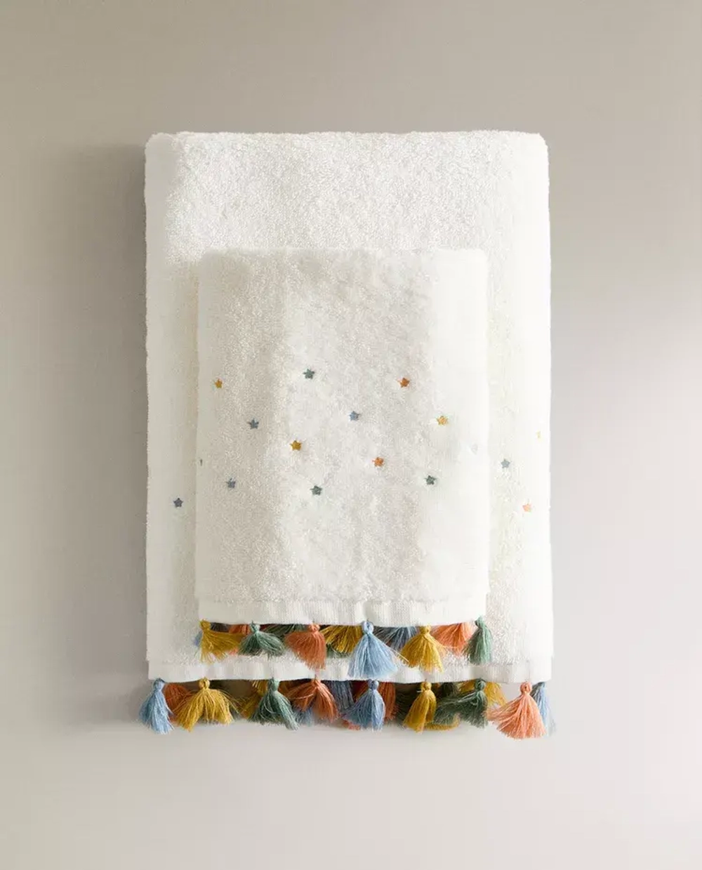 ZARA HOME ДЕТСКОЕ ПОЛОТЕНЦЕ С КИСТОЧКАМИ, ЖЕЛТОВАТО-БЕЛЫЙ