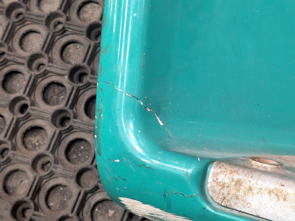 Корпус подножки левый