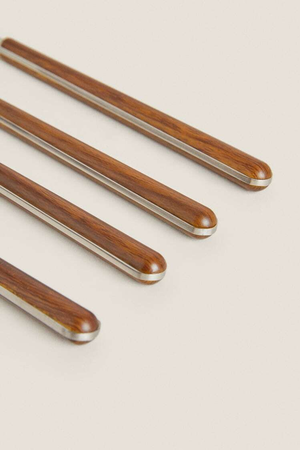 ZARA HOME НАБОР НОЖЕЙ С КРУГЛОЙ РУЧКОЙ ИЗ 4 ПРЕДМЕТОВ, ТЕМНО-КОРИЧНЕВЫЙ