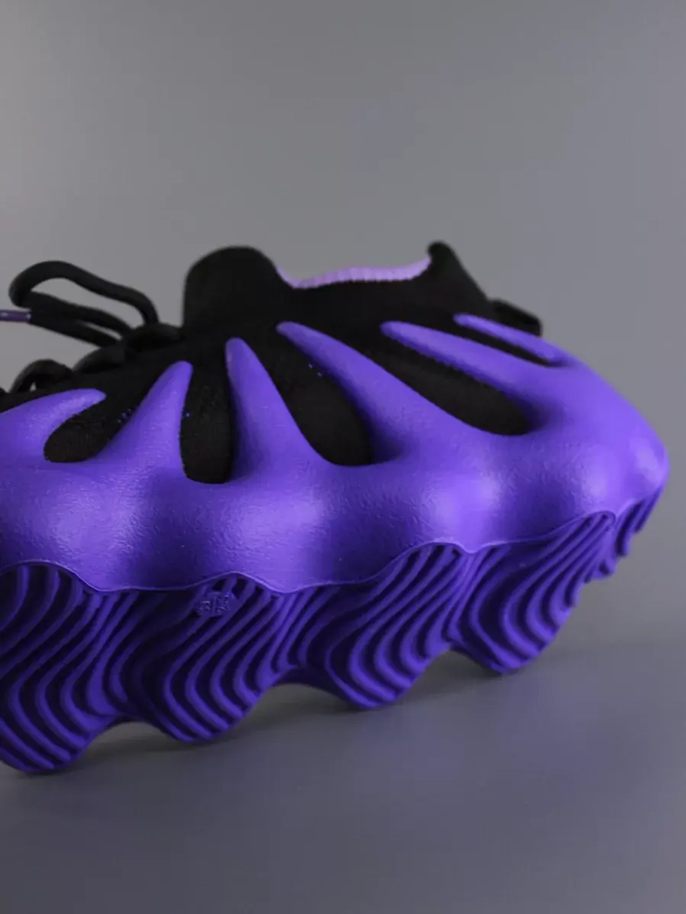 Кроссовки Изики - Yeezy boost- черно-фиолетовый