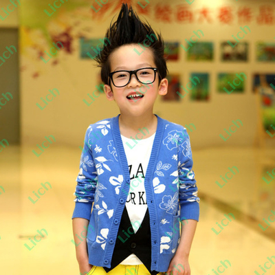 Кардиган детский с принтами цветов и накладными карманами