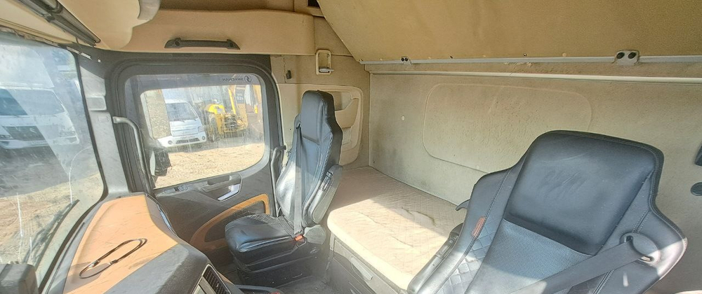 Shacman (Shaanxi) SX* 4x2 Седельный тягач SX4188YY381 (Дизельный, 12,5 л, 473 л.с., МТ)