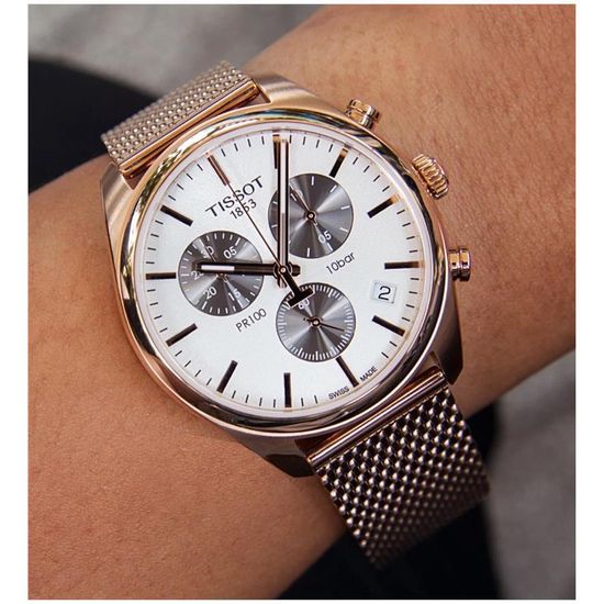 Мужские швейцарские часы с секундомером Tissot T101.417.33.031.01 на руке