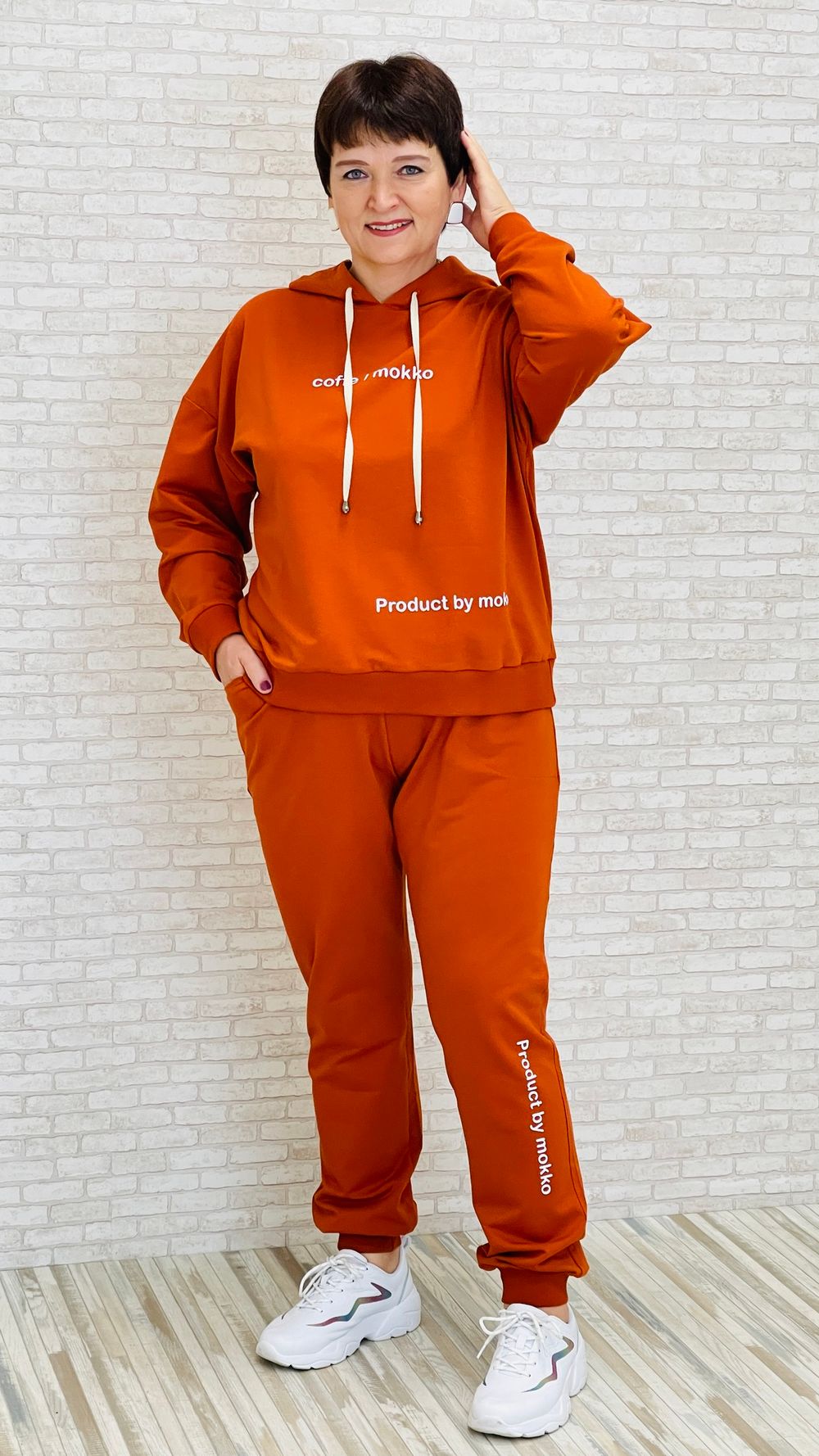 Спортивный костюм с худи и брюками