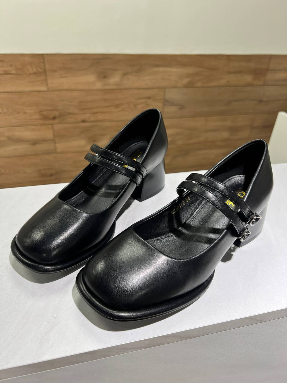 Туфли на низком каблуке