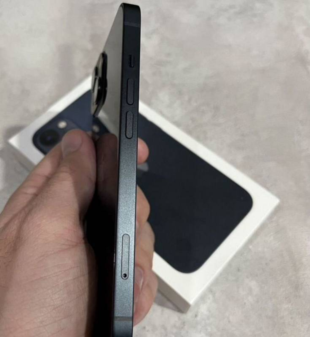 Apple iPhone 13