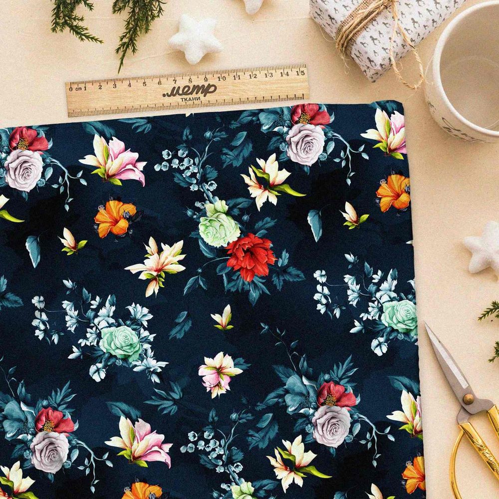 Ткань бифлекс цветы на темно-синем фоне