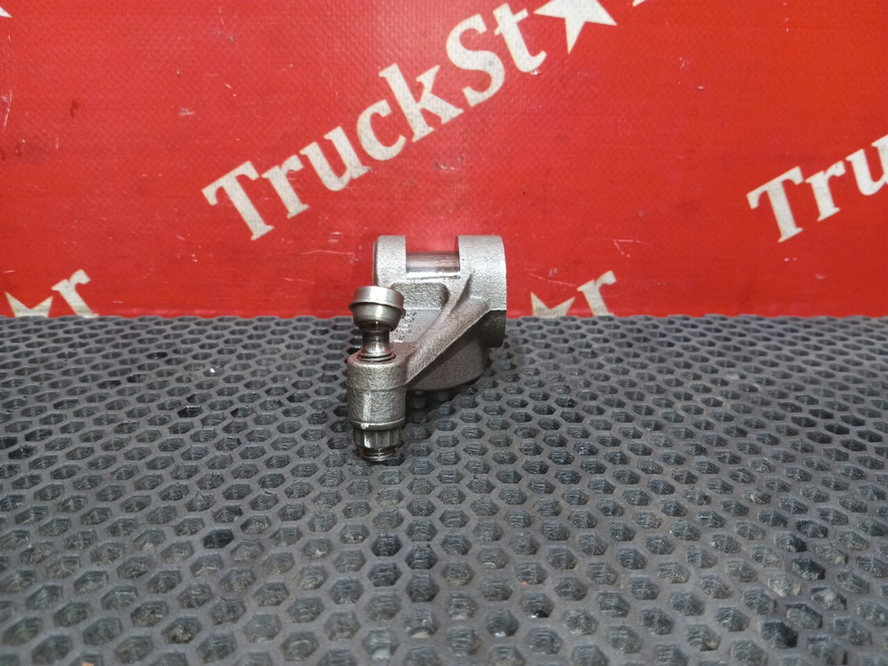 Коромысло впускного клапана 2024г.