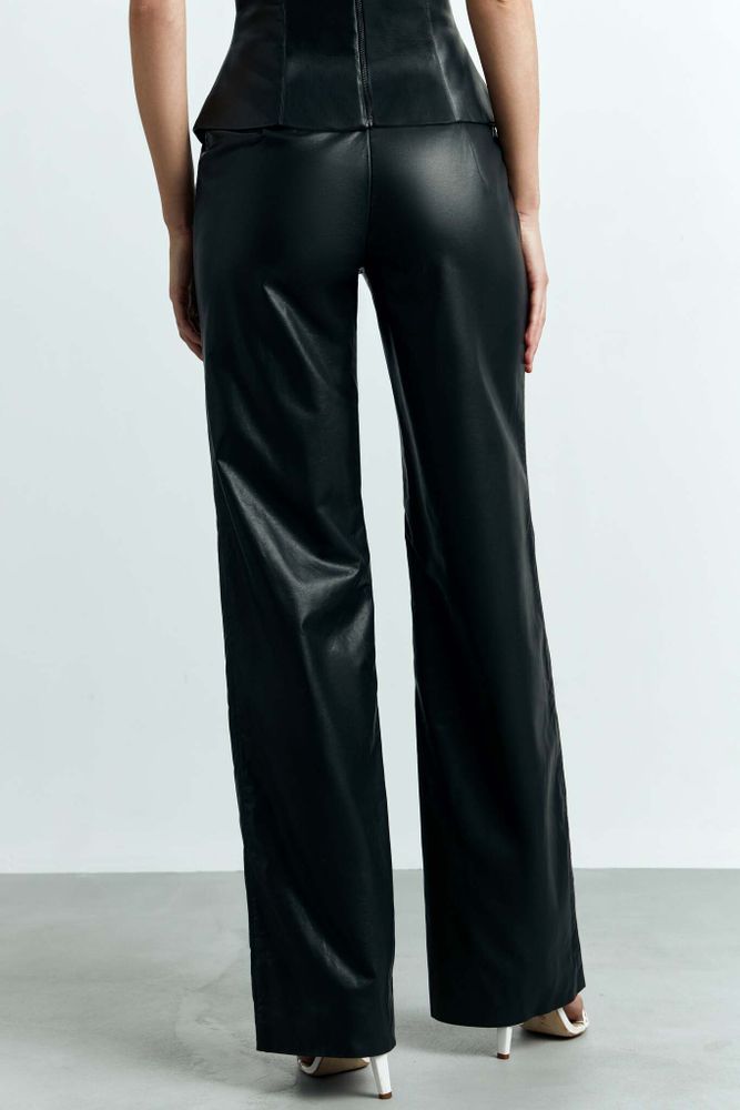 Прямые брюки с завышенной талией