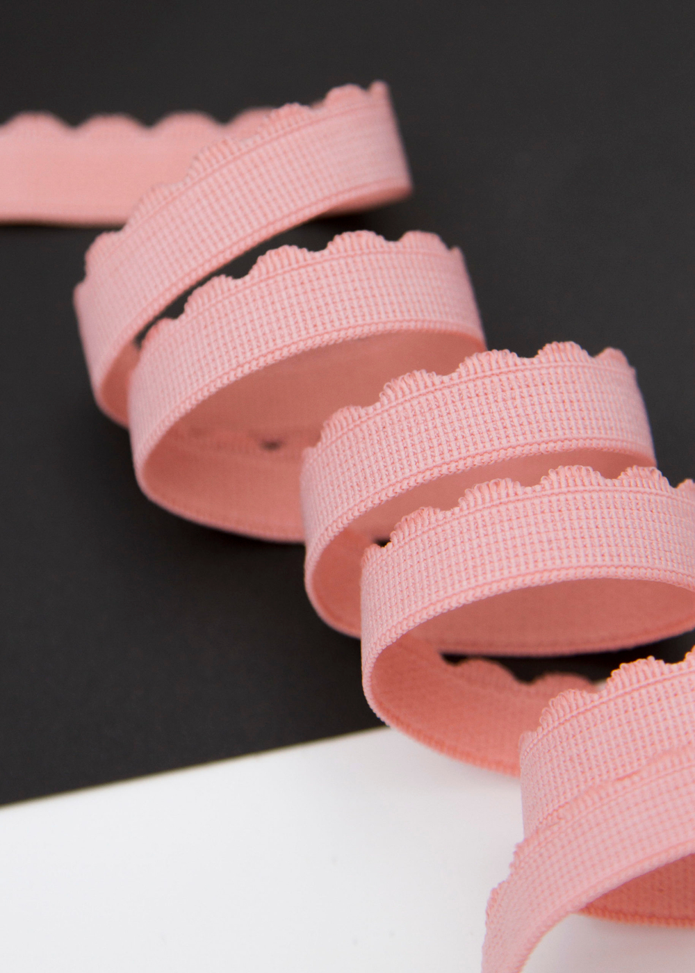 Резинка отделочная коралловый миндаль ажурная ширина 12 мм с учетом фестона