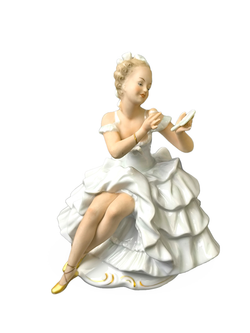 Фарфоровая статуэтка "Балерина с зеркалом" Wallendorf