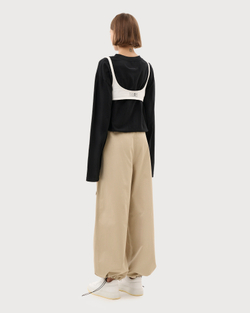 MM6 MAISON MARGIELA БРЮКИ ЖЕНСКИЕ ИЗ ГАБАРДИНА С НАКЛАДНЫМИ КАРМАНАМИ БЕЖЕВЫЕ