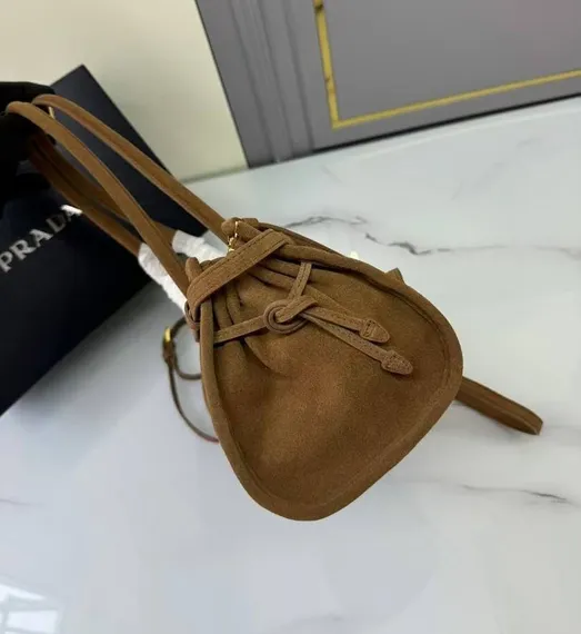 Сумка Prada Bonnie средняя замшевая