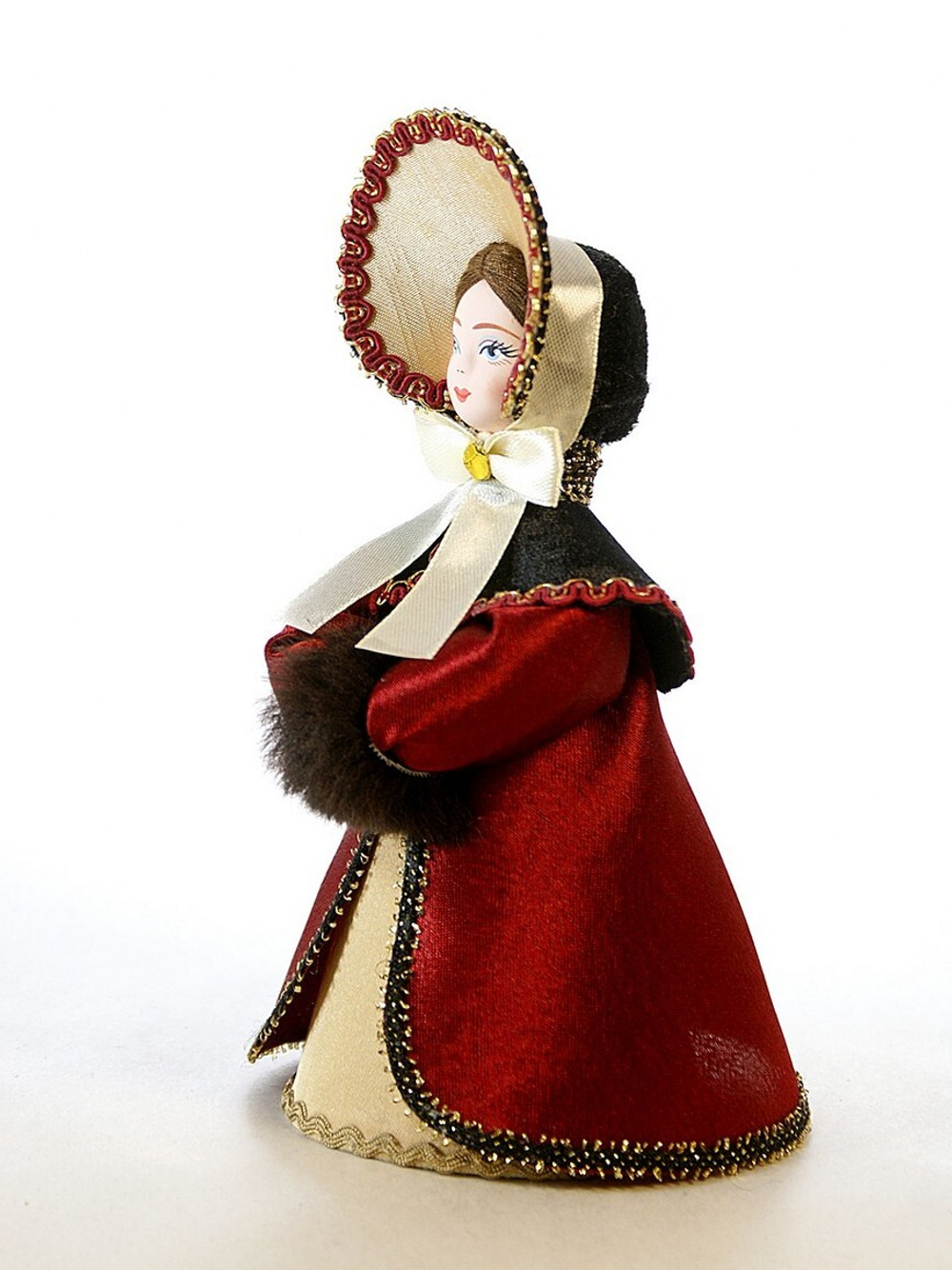 Кукла Петербургская барышня в зимнем костюме 19 века