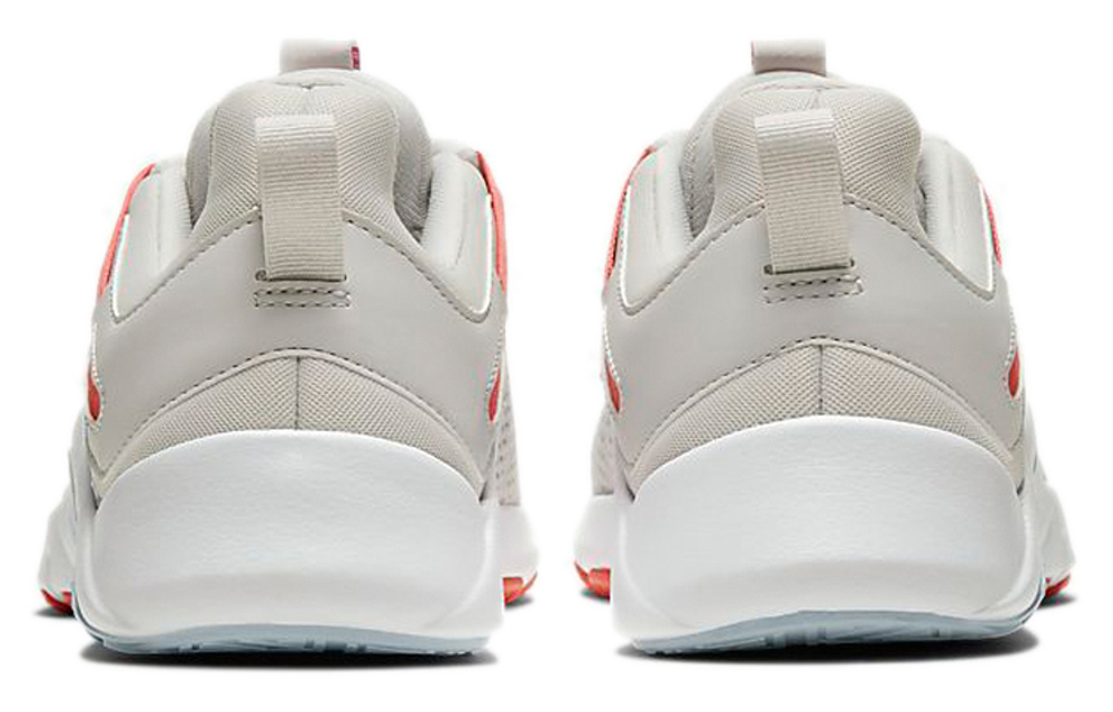 Кроссовки Nike Legend Essential (Женская размерная сетка)