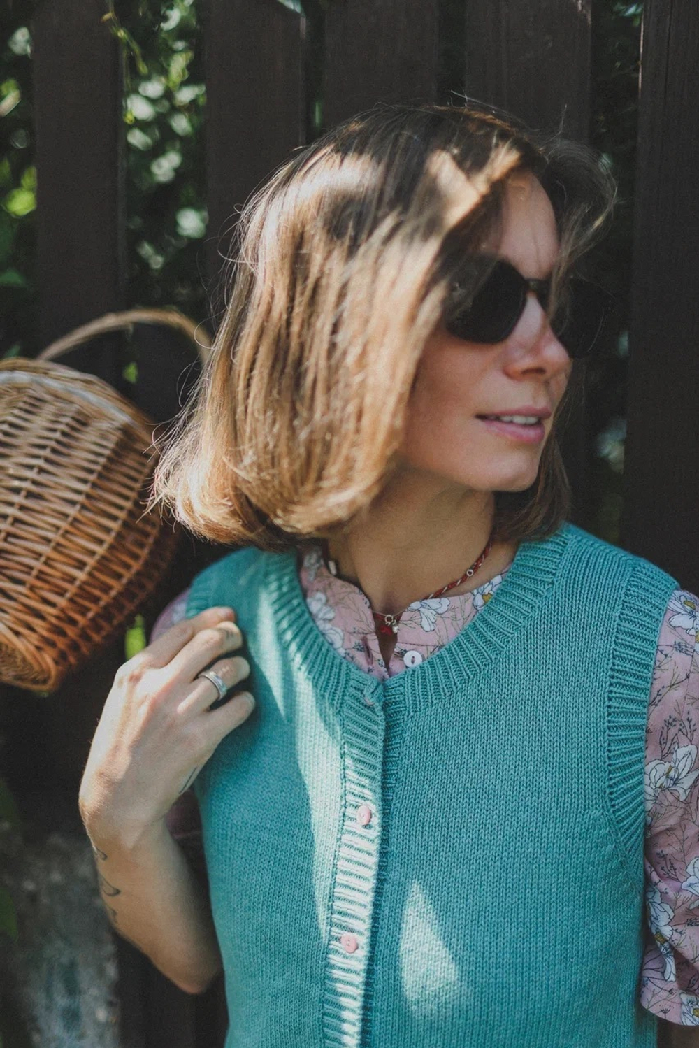 Жилет с пуговицами из итальянского хлопка бирюзового цвета