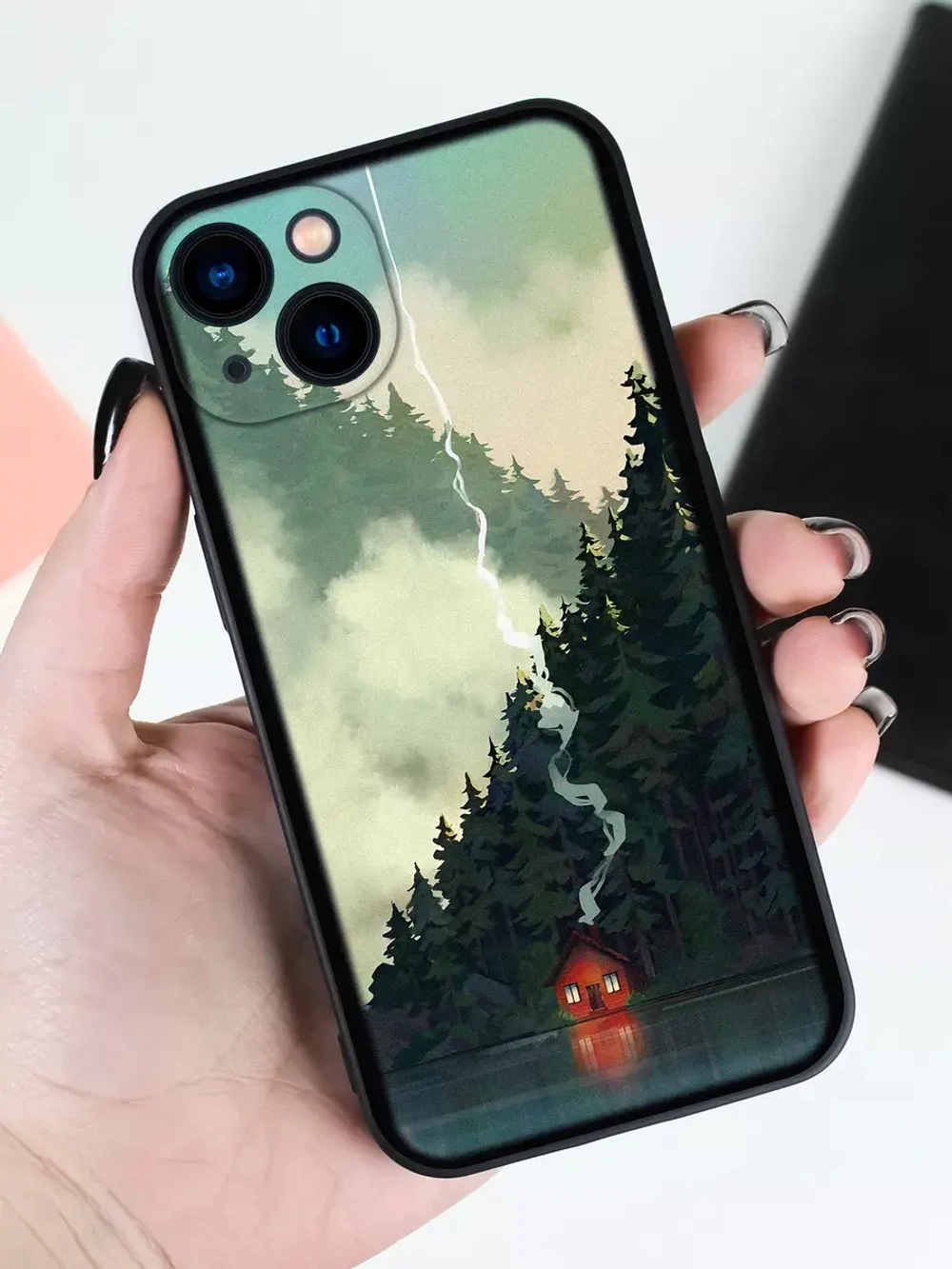 Чехол на iPhone 13 с принтом