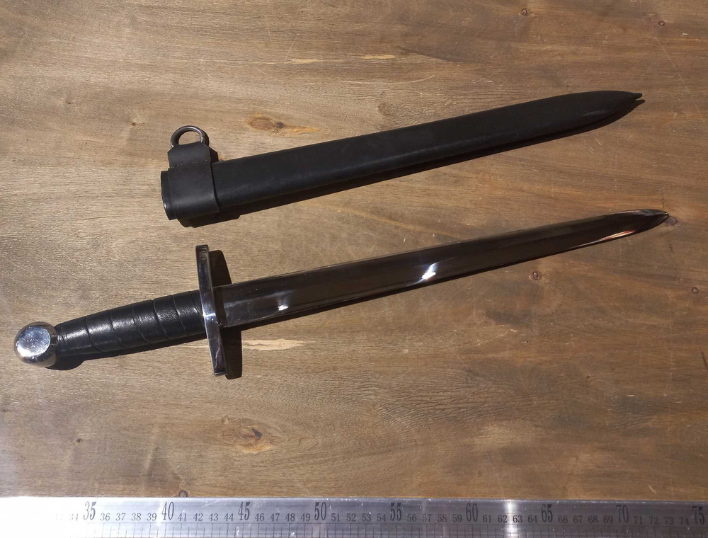 Кинжал стальной европейский