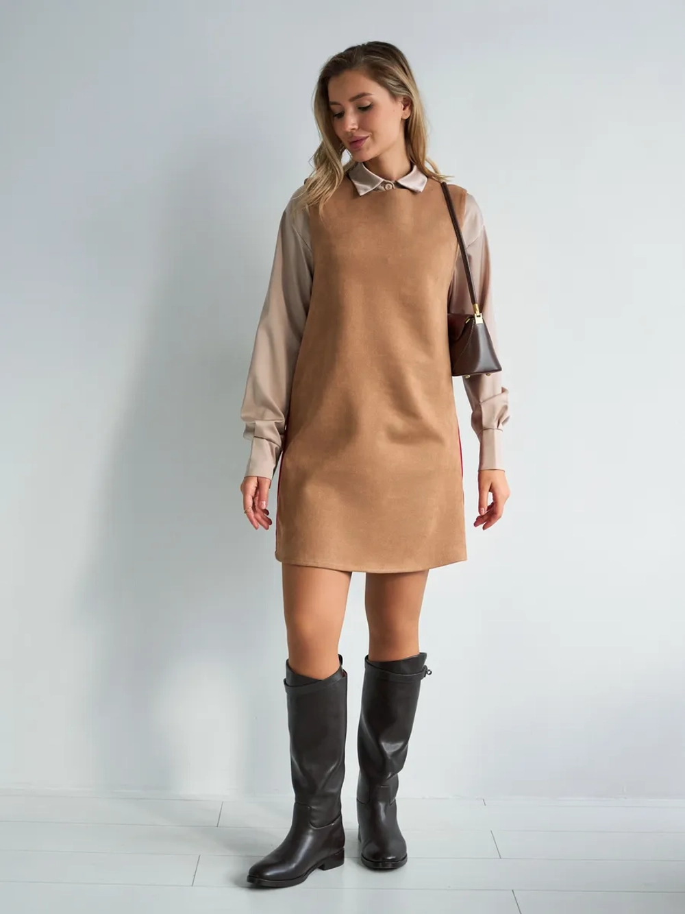 Платье сарафан офисное замшевое А силуэт с лампасами