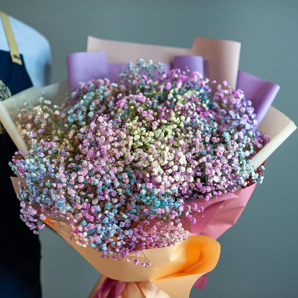 Букет из радужной гипсофилы