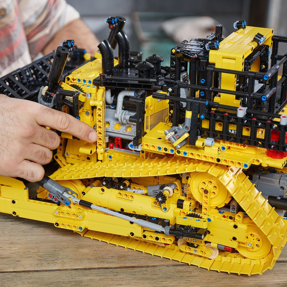 LEGO Technic: Бульдозер Cat D11T 42131 — Cat D11 Bulldozer — Лего Техник