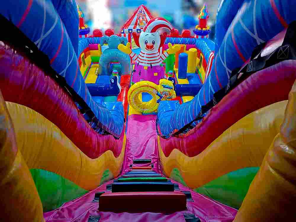 Коммерческий надувной батут «Парк развлечений 2» 12*6*7 м