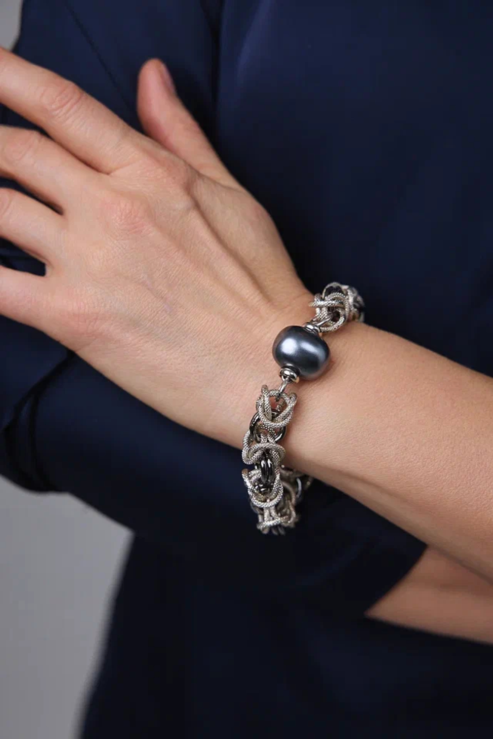 Браслет Византия биколор:серебро и графит с темно-серым плоским жемчугом Майорка