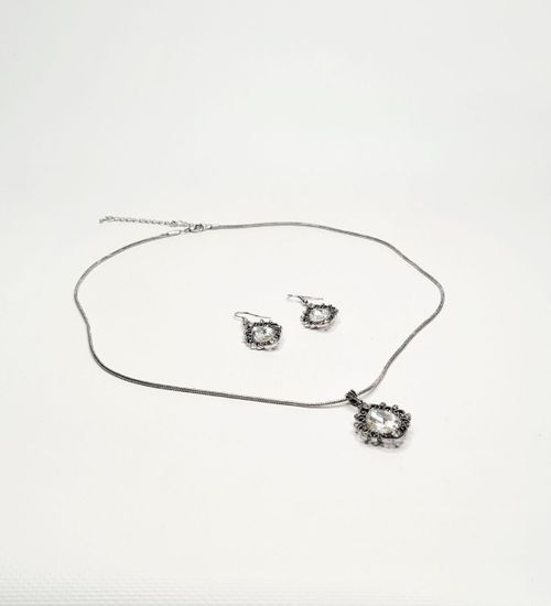 Комплект бижутерии (колье, серьги, браслет, кольцо)