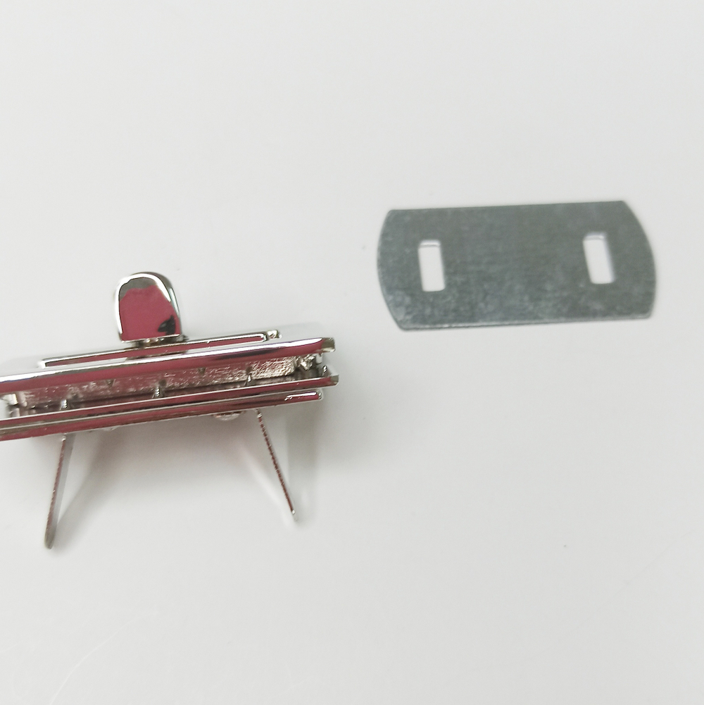 Замок вертушка на винтах 40*22 Серебро