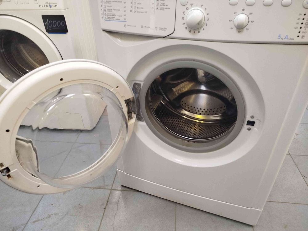 Стиральная машина Indesit IWSB 5085 5 кг б/у
