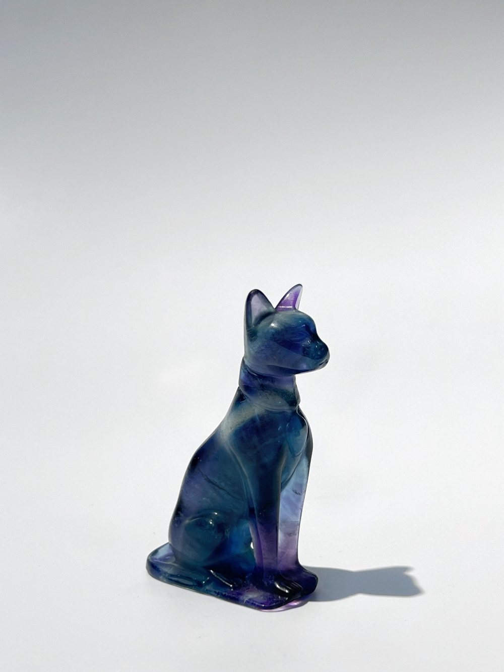Фигурка кошки из флюорита в египетском стиле