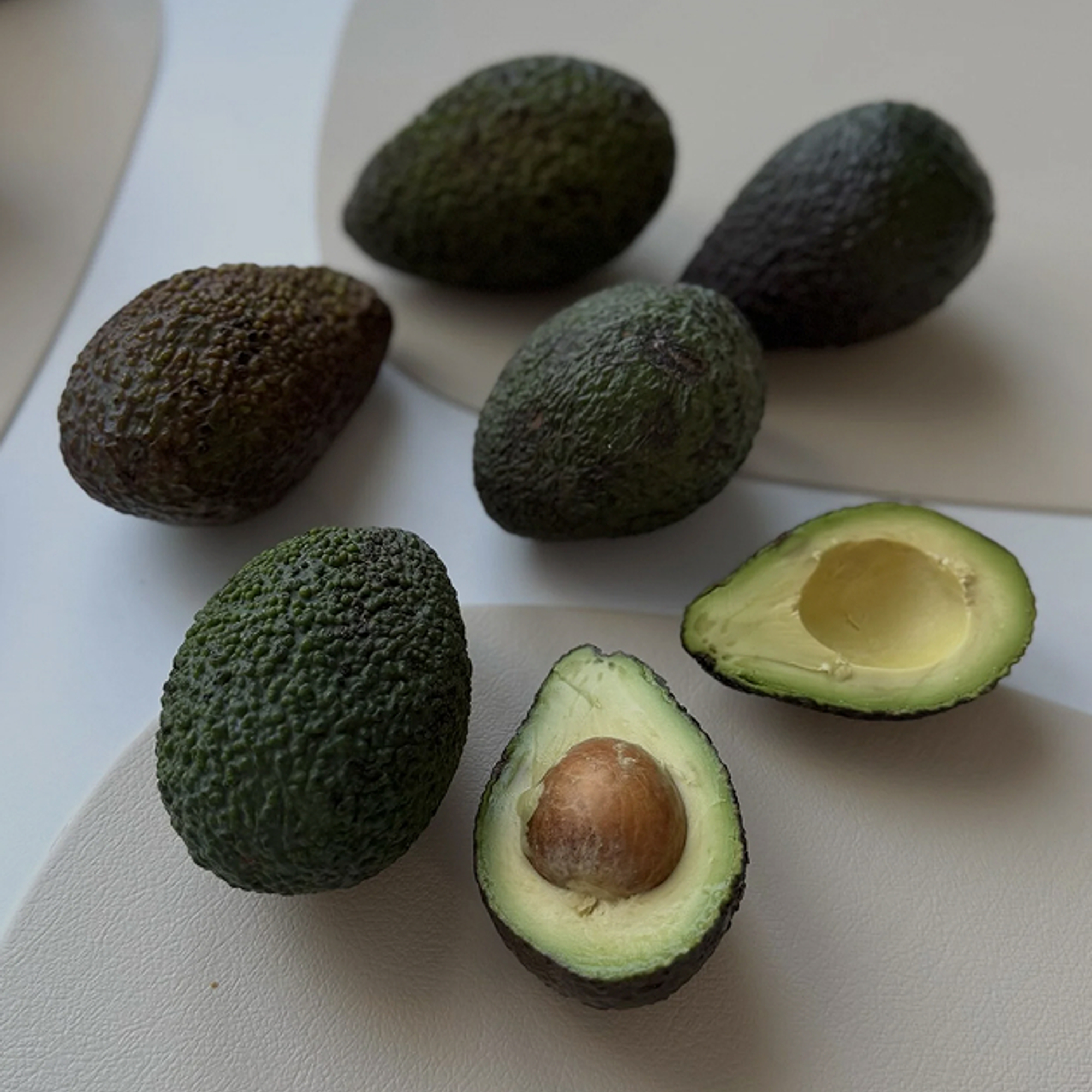 Авокадо, ягоды, фрукты
