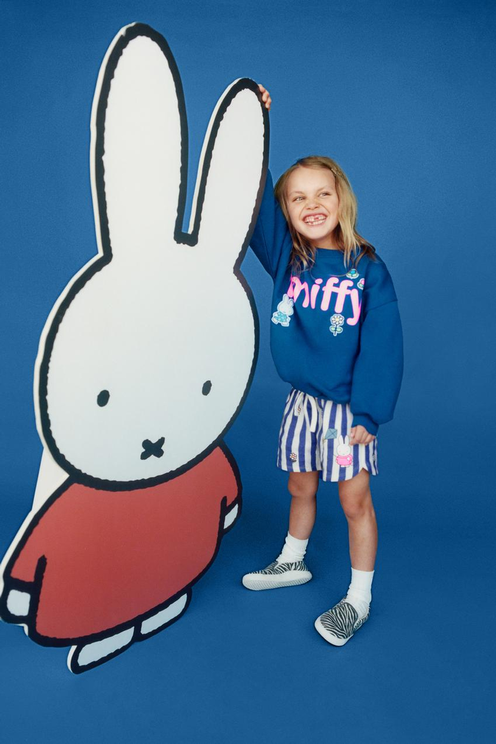 ZARA ТОЛСТОВКА С НАШИВКАМИ MIFFY™ MERCIS BV ©, ЯРКО-СИНИЙ