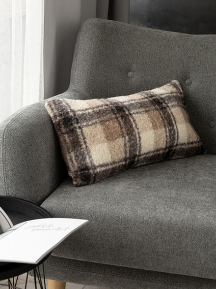 Подушка декоративная DeNASTIA 30х60 букле клетка на молнии 100%ПЭ бежевый,чёрный