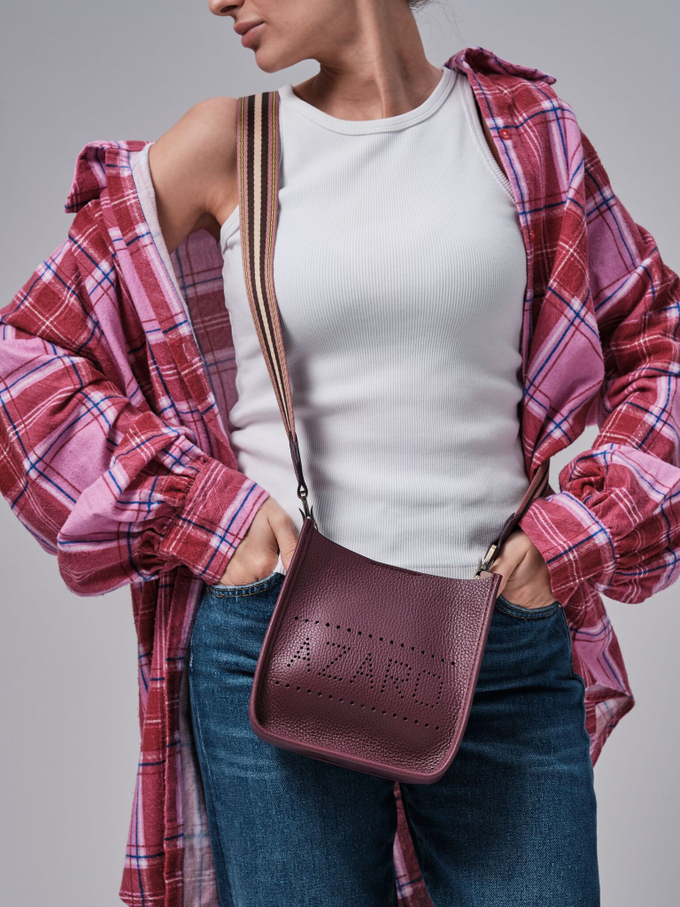 Сумка кожаная на плечо бордо