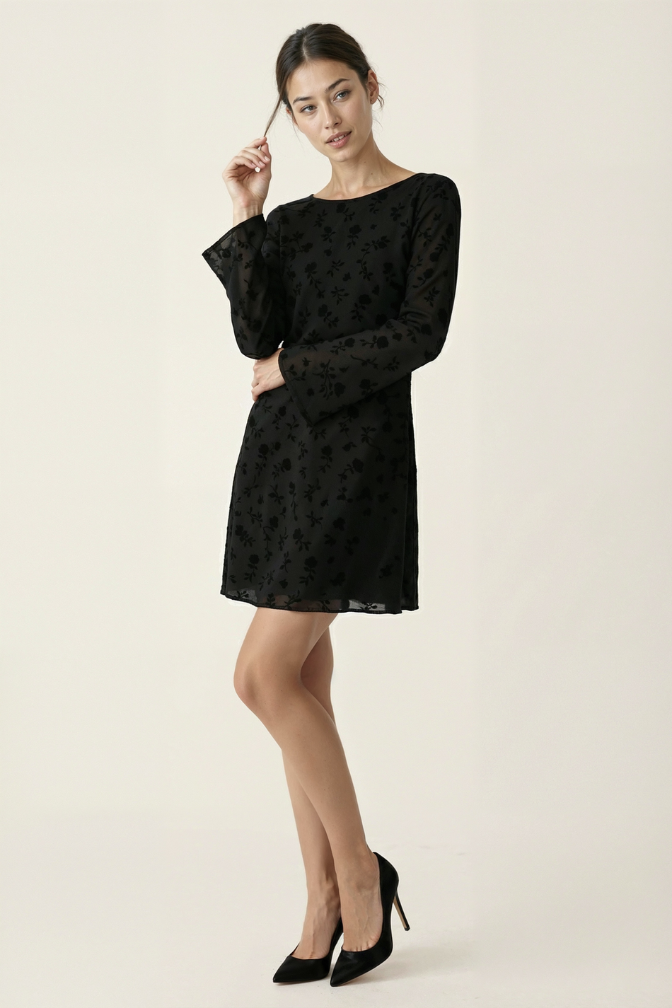 Платье мини с открытой спиной