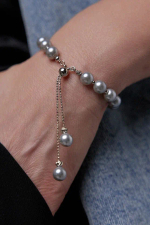 Браслет из серо-зеленого жемчуга 0,6 см на бегунке, оттенок серебро