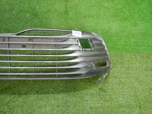Решетка переднего бампера Toyota Camry xv70 (2017-2021)