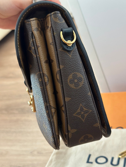 Сумка Louis Vuitton POCHETTE METIS