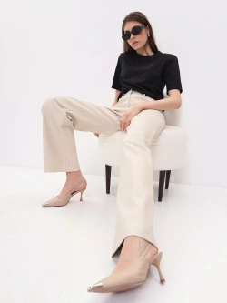 Брюки из экокожи бежевые