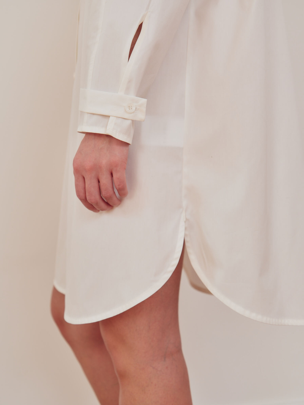 Белое шёлковое платье-рубашка