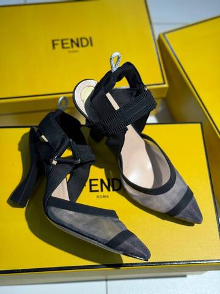 Босоножки Fendi