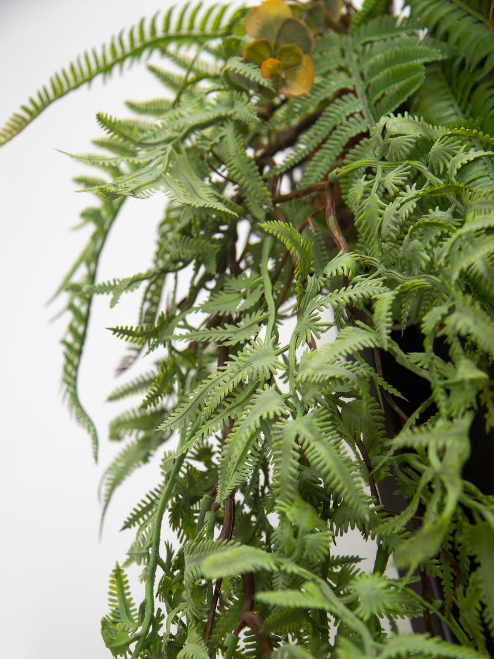 Панно с искусственными растениями