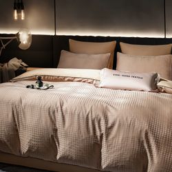 Комплект постельного белья на резинке Сатин-Жаккард Тессоро «Бежевое совершенство»