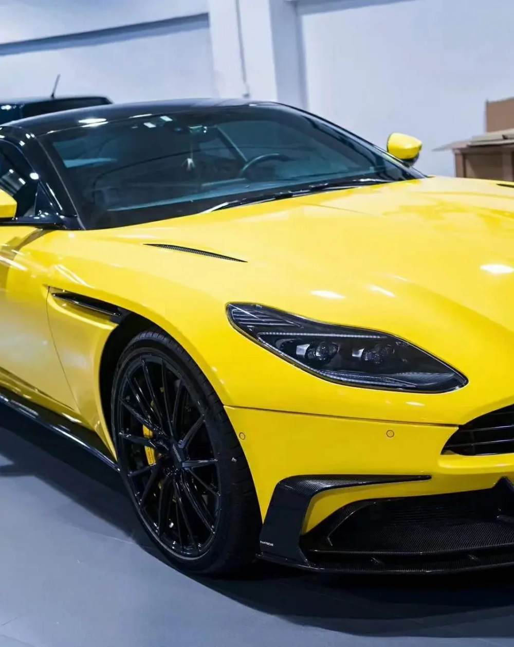 Карбоновый обвес для ASTON MARTIN DB11 2016+ Астон Мартин Аэродинамический обвес