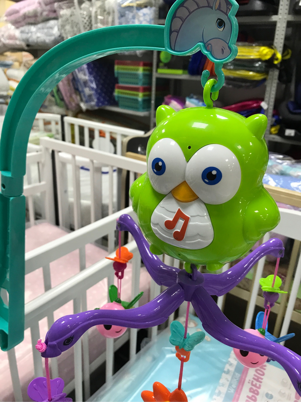 1538011/Музыкальная карусель для кроватки на бат. 5 подвесных игрушек, веселые мелодии, пластик