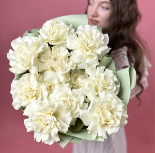 Bouquet of 11 white French Blanche roses