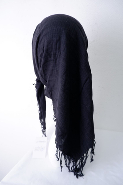 Платок темный с бахромой